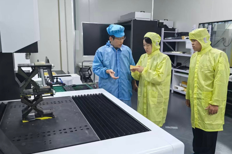 天府新区海关精准服务助企发展 光学镜片加工贸易首办验厂现场指导纪实